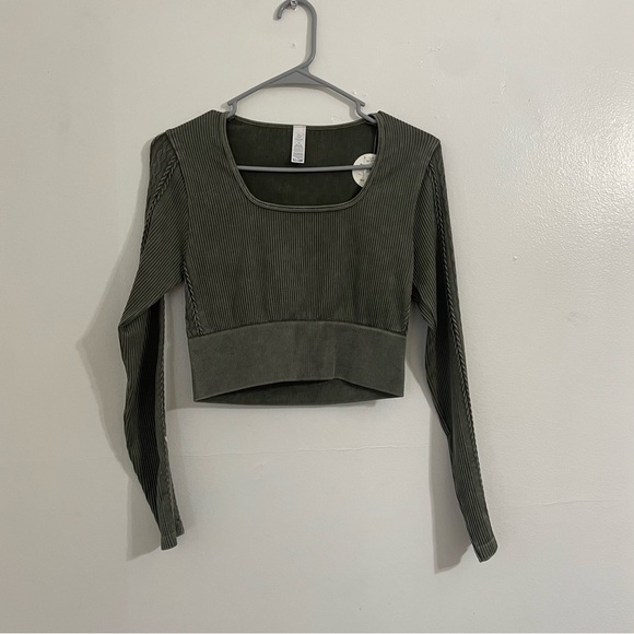 NWT Offline By Aerie Seamless Cable Square Neck T-Shirt | Size: Large - Picture 3 of 6